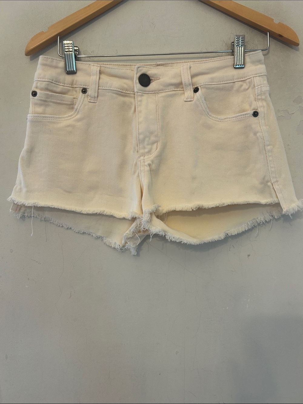 STS Blue Women’s Frayed Hem Cream Denim Shorts Size25 EUC